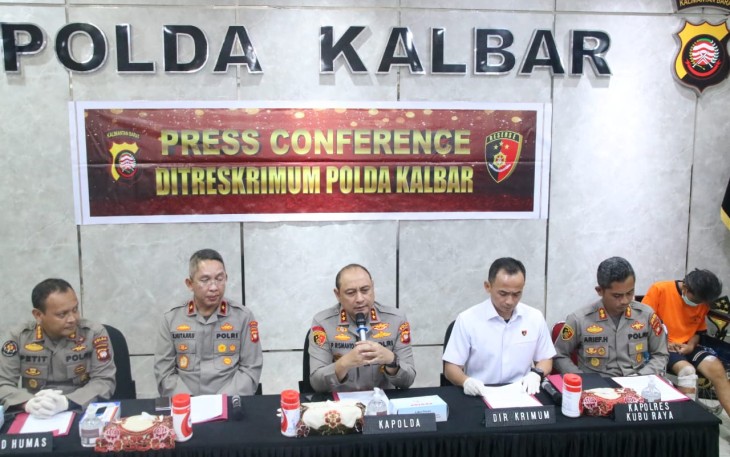Kapolda Kalbar Irjen Pol Pipit Rismanto saat memberikan keterangan pers, Selasa (26/9)