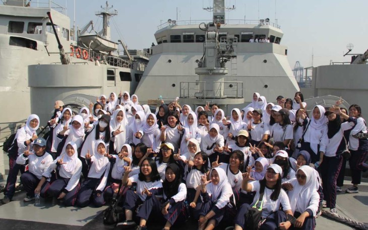 Program Warship Tour Kolinlamil Pelajar SMA Laboratorium Percontohan Bandung, Rabu (27/9)