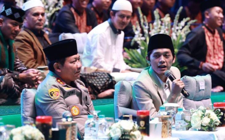 Gus Iqdam bersama Kapolda Jatim Irjen Pol Dr Toni Harmanto 