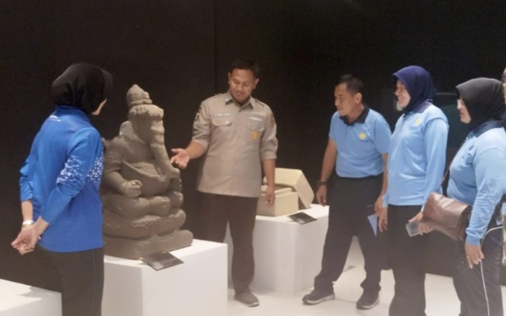 Keluarga Muspusdirla saat mengunjungi Museum Pleret Yogyakarta, Jum'at (6/10)