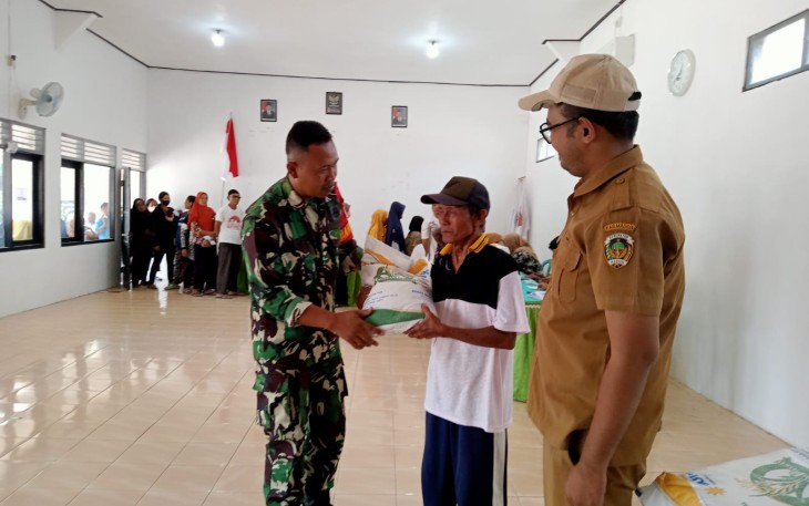 Penyaluran bantuan pangan pemerintah di wilayah desa binaan