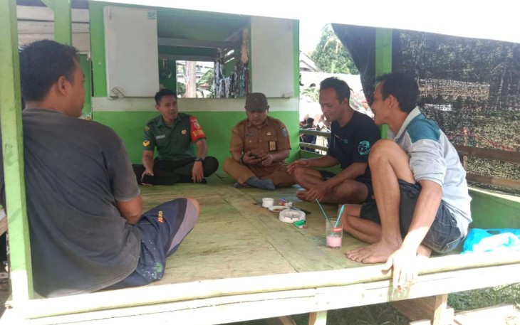 Komsos Babinsa bersama warga binaannya