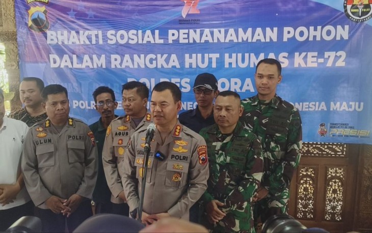 Kabid Humas Polda Jateng Kombes Pol Stefanus Satake Bayu Setiyanto saat memberikan keterangan pers, Jum'at (13/10)