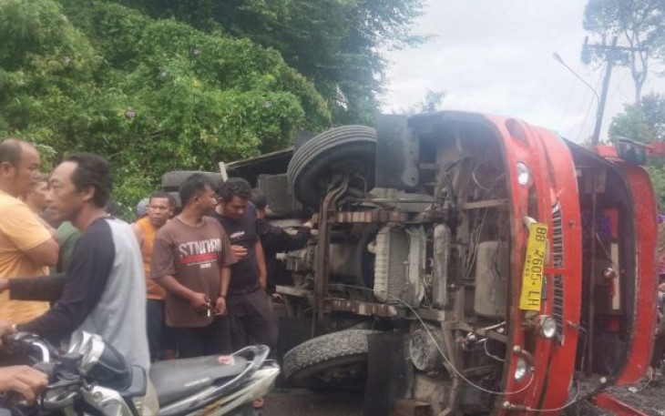 Lakalantas Bus Angkut Pelajar Terbalik 