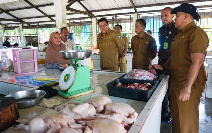 Sekda Bintan Tinjau Pasar Murah dan Sidak Pasar Kawal 