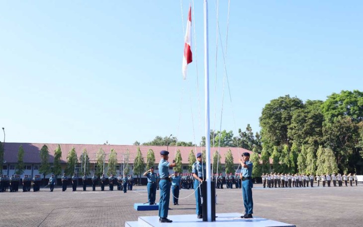 Upacara Bendera 17-an Prajurit Lantamal VI Makassar 