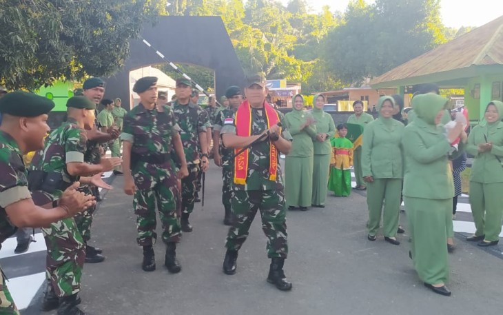 Pangdam XVI/Pattimura Mayjen Syafrial mengunjungi prajuritnya di Kodim 1509/Labuha, Selasa (17/10)