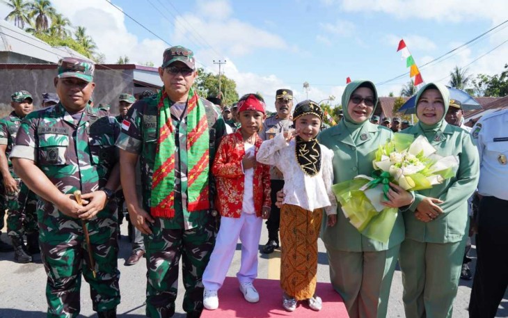 Pangdam XVI/Pattimura Mayjen Syafrial mengunjungi Kodim 1510/Sula Kabupaten Kepulauan Sula, Rabu (18/10)