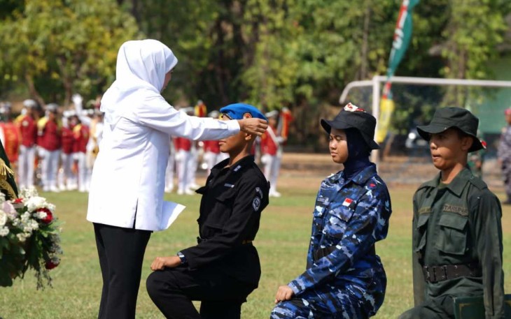 Gubernur Jatim Khofifah Indar Parawansa saat Pembaretan SMA Taruna Jawa Timur, Rabu (18/10)