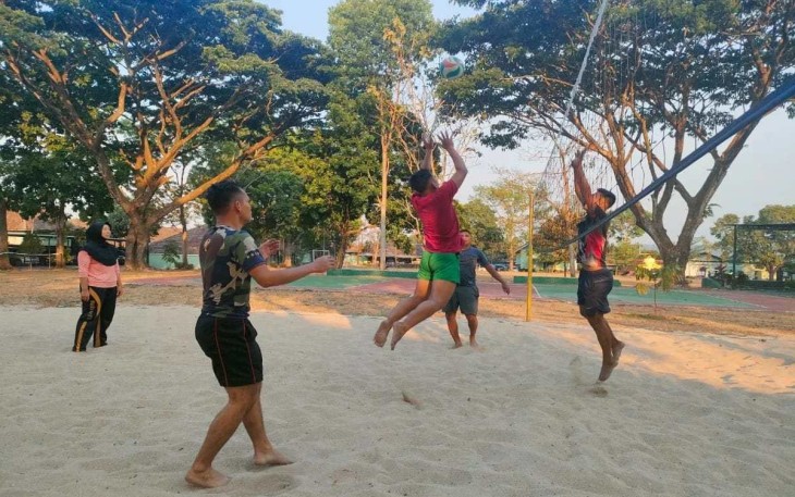 Olahraga Voli Prajurit Menarmed 2 Kostrad, Malang, Rabu (18/10)