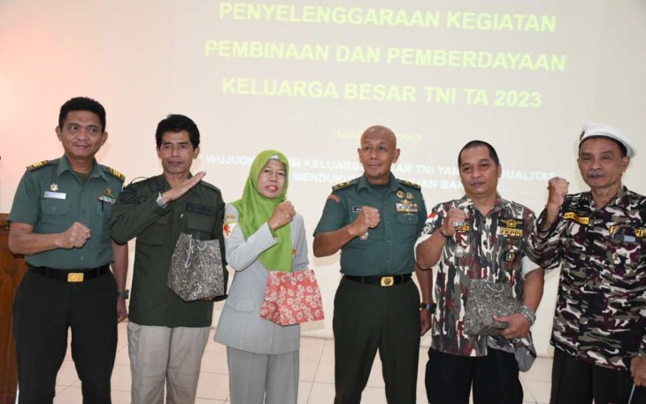 Pembinaan dan Pemberdayaan Keluarga Besar TNI di Kodim Ponorogo, Kamis (19/10)