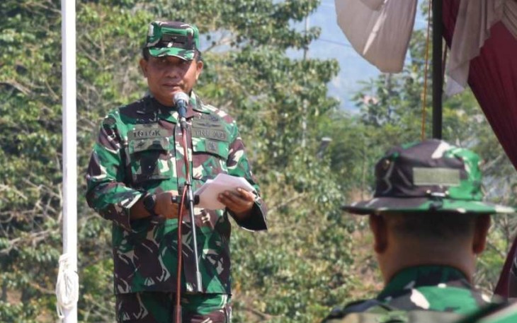 Kapoksahli Pangdam V/Brawijaya Brigjen TNI Totok Suhartono saat membacakan amanat Pangdam dalam penutupan TMMD ke 118 Kodim 0804/Magetan, Kamis (19/10)