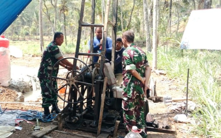 Pembuatan sumur bor di wilayah desa binaan 