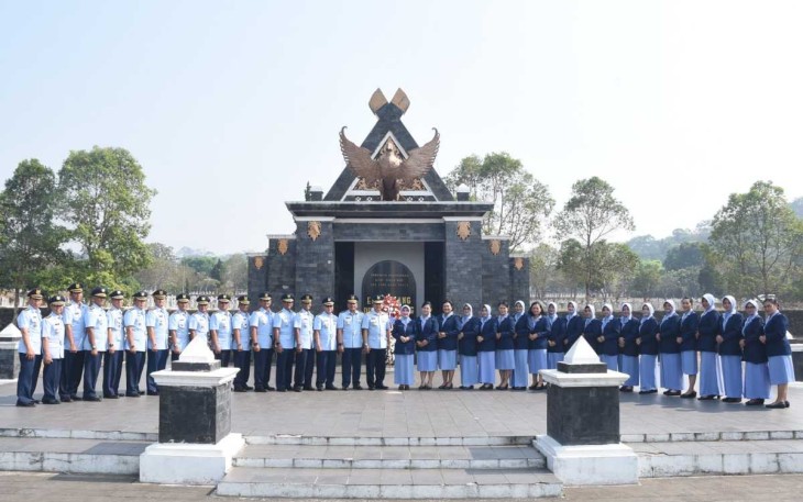 Ziarah dan tabur bunga jelang HUT ke 60 Koharmatau di TMP Cikutra Bandung, Senin (23/10)