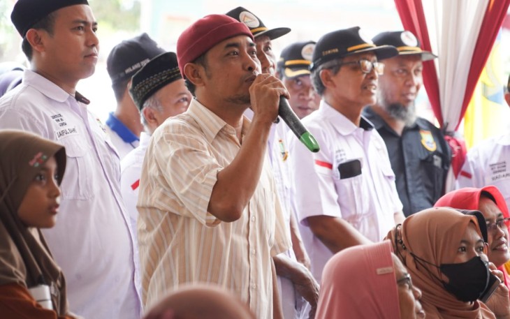 Ketua LSM Gappura Husein Saidan ketika berdialog bersama Wali Kota Cilegon, Selasa (24/10)
