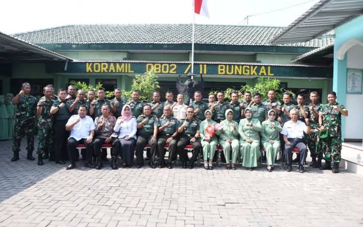 Dandim 0802/Ponorogo Letkol Inf Hirta Juni Adriansyah bersama jajaran Koramil 11/Bungkal, Rabu (25/10)