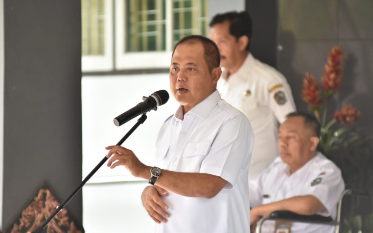 Bupati Karanganyar Juliyatmono pamit purna tugas kepada para ASN, saat acara apel pagi di halaman Kantor Setda Karanganyar, Rabu (1/11/2023)