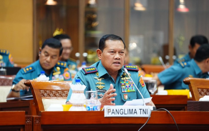 Panglima TNI Laksamana TNI Yudo Margono S.E., M.M saat melaksanakan rapat kerja dengan Komisi I DPR RI, bertempat di Gedung Nusantara DPR RI Jakarta, Selasa (7/11/2023).
