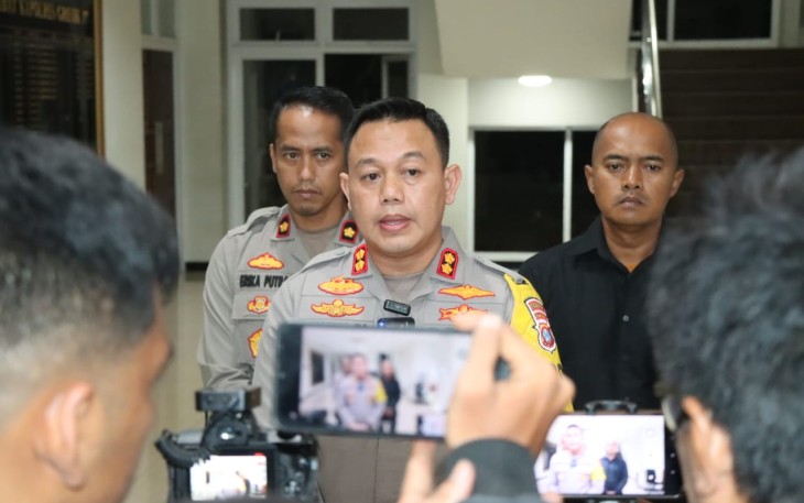Kapolres Gresik AKBP Adhitya Panji Anom saat memberikan keterangan pers 
