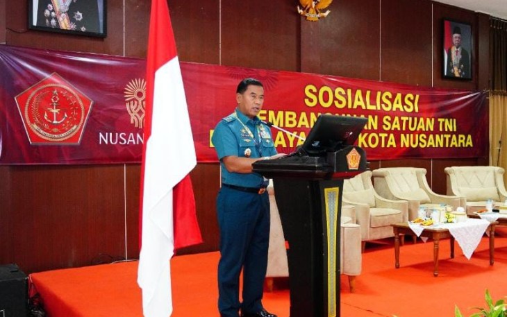 Asrenum Panglima TNI Laksda TNI Hery Puranto, S.E., M.M. saat membuka acara Sosialisasi Pembangunan Satuan TNI di Wilayah Ibu Kota Nusantara, bertempat di Aula Satpamwal Mabes TNI, Cilangkap, Jakarta Timur. Rabu (29/11/2023).