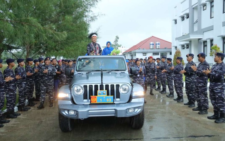 Tradisi penyambutan Pangkoarmada III