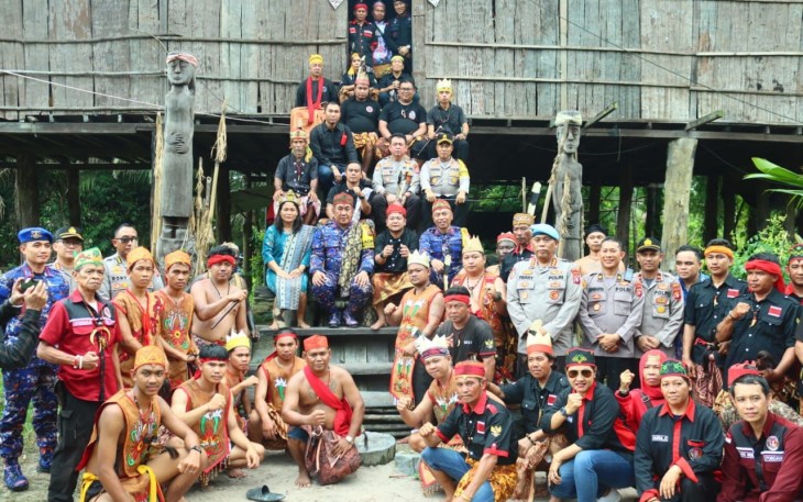 Kapolda Kalteng Kunjungi Runah Betang Perajah Motanoi di Sampit