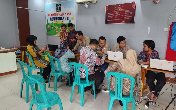 Rekam data digital warga binaan dan pegawai rutan Pandeglang, Jum'at (1/12)