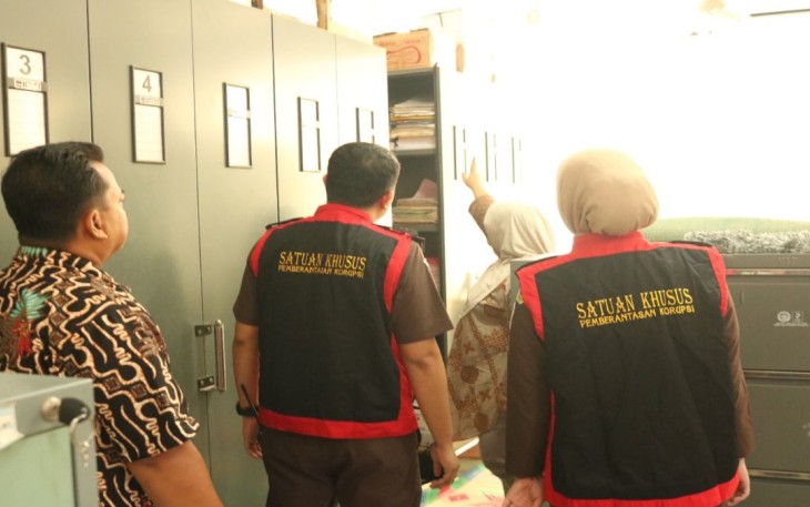 Tim Penyidik Kejari Cilegon Geledah Kantor DLH Kota Cilegon
