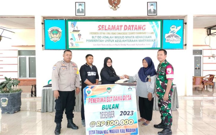 Pencairan BLT Bagi 30 Warga Desa Tiron