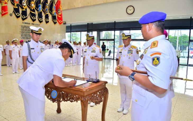 Kasal Laksamana TNI Muhammad Ali saat sertijab Asops KASAL di Jakarta, Jum'at (22/12)