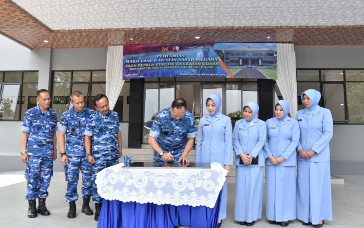 Kasau Marsekal TNI Fajar Prasetyo saat meresmikan gedung Mako Lanud Husein Sastranegara Bandung, Jum'at (22/12)