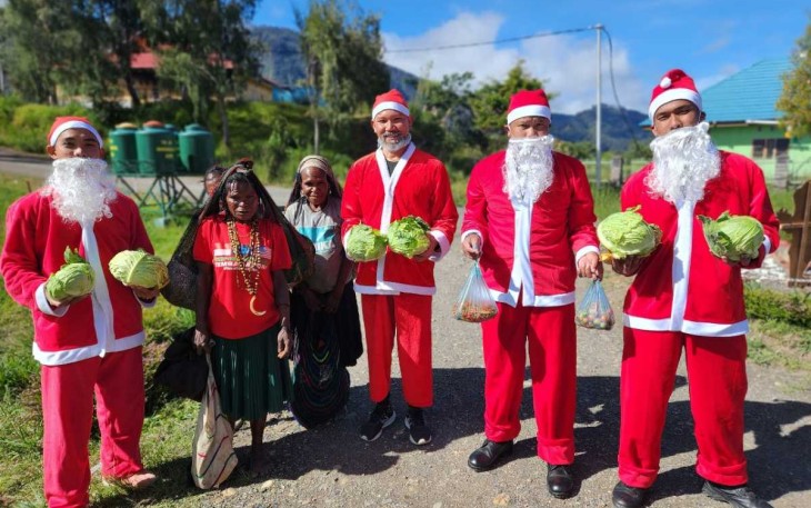 4 Santa Claus Tri Dharma 