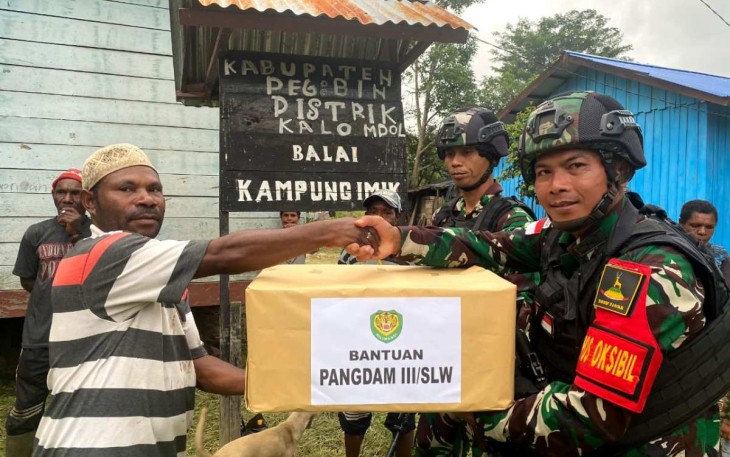 Bingkisan Natal Pangdam III/Siliwangi di perbatasan 