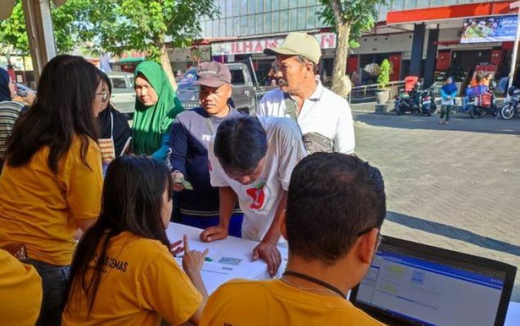 Situasi Pekerja Informal Daftar Peserta ke BPJS Ketenagakerjaan Cabang Blitar di Pasar Pon Kota Blitar