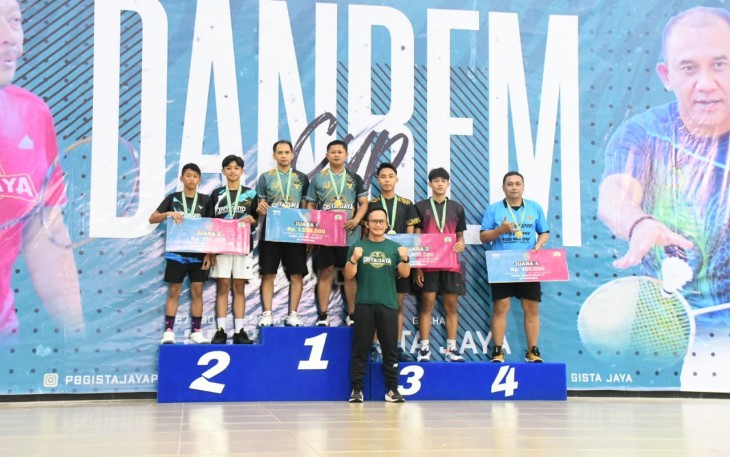 Dandim 0802/Ponorogo Letkol Inf Hirta Juni Adriansyah foto bersama 