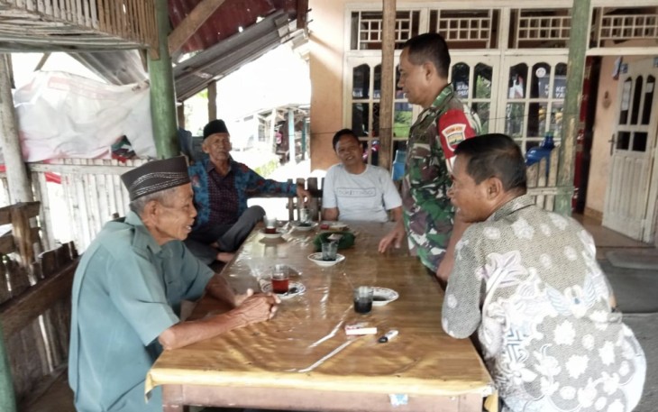 Serda Harisnel saat komsos bersama warga binaannya
