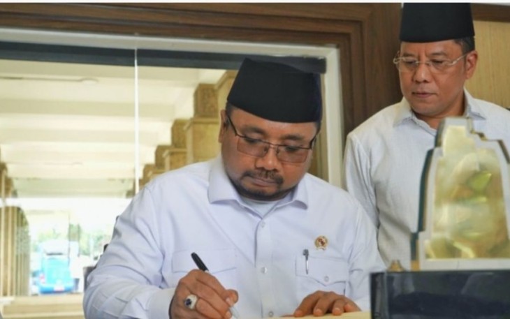 Menag Yaqut Cholil Qoumas didampingi Dirjen Bimas Islam Kamaruddin Amin