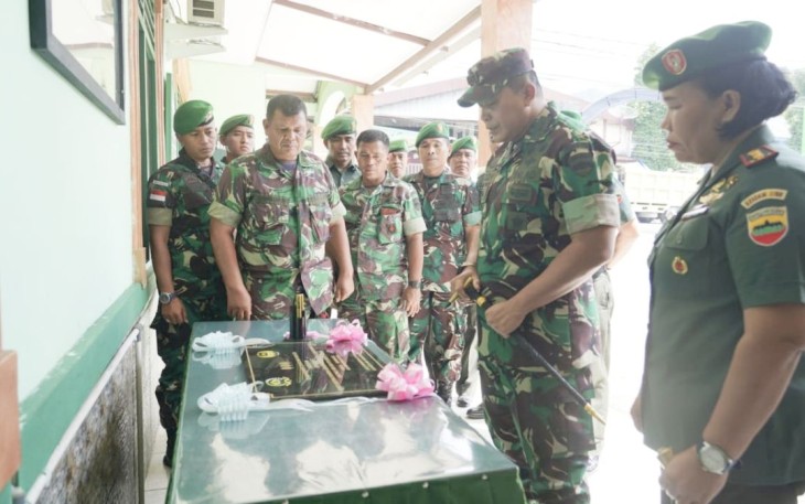 Danrem 023 KS Kolonel Inf Dodi Triwinarto saat meresmikan kantin Denkensyah Sibolga, Kamis (5/1)