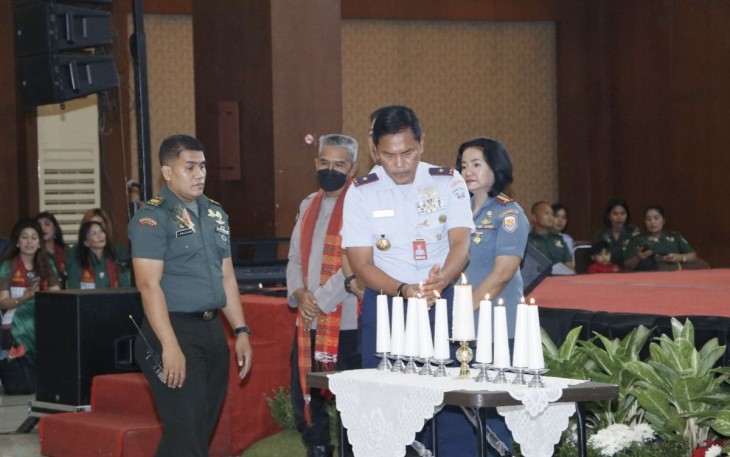 Wadan Koharmatau Marsma TNI Joseph Rizki Prabowo saat mengikuti perayaan Natal bersama TNI Polri di gedung Graha Tirta Siliwangi Bandung, Kamis (12/1)