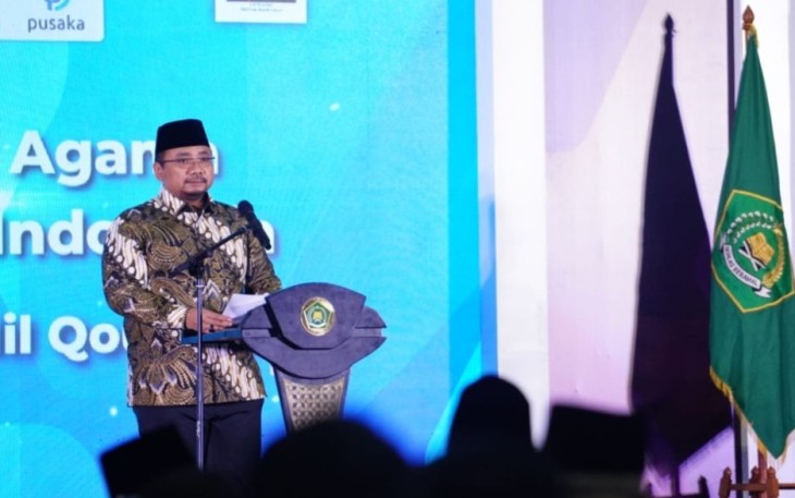 Menag Yaqut Cholil Qoumas menyampaikan sambutan di asrama haji Bekasi