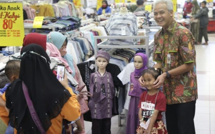 Ganjar saat berbincang dengan pengunjung Mal Paragon Semarang 
