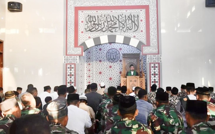 Sholat Ied di masjid Jenderal Soedirman Korem 081/DSJ, Sabtu (22/4)
