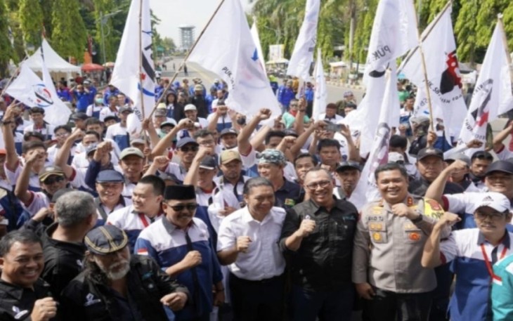 Peringatan hari Buruh Internasional di halaman kantor Walikota Cilegon, Senin (1/5)