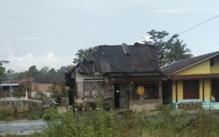 Rumah warga rusak diterjang angin puting beliung 