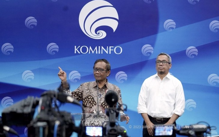 Plt Menkominfo Mahfud MD dalam Konferensi Pers di Ruang Serbaguna Kantor Pusat Kementerian Kominfo, Jakarta Pusat, Senin (22/5)