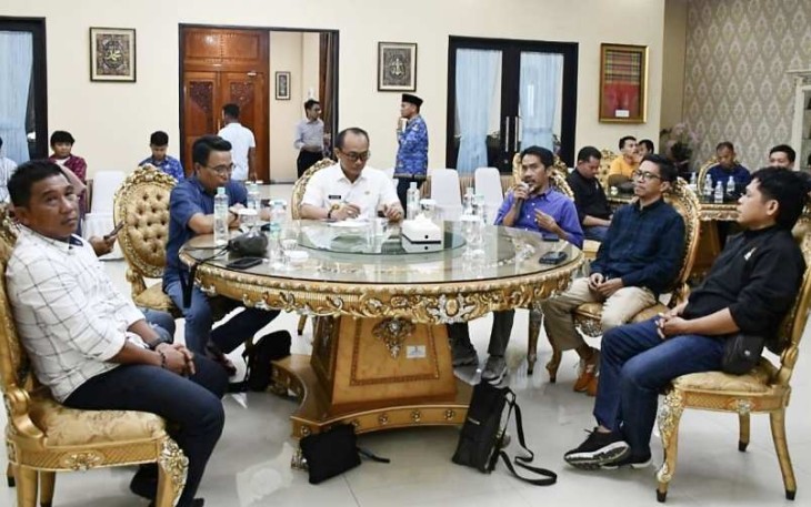 Pj Gubernur Sulbar Prof Zudan Arif Fakrulloh silaturahmi bersama awak media di rumdis Gubernur