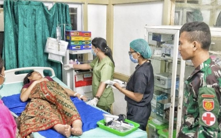 Prada Siboro membantu evakuasi ibu hendak melahirkan 