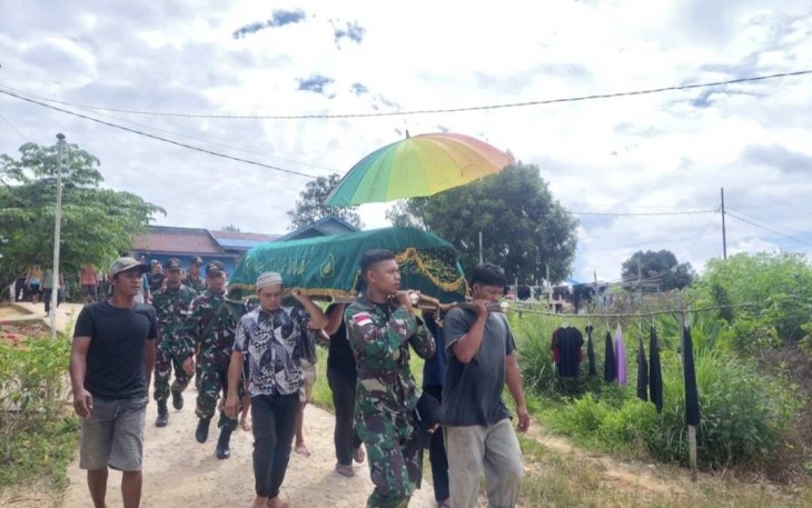Prosesi pemakaman warga perbatasan 