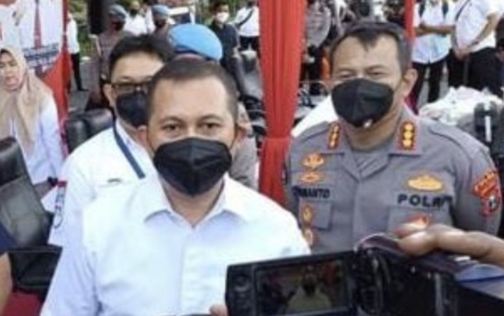 Dirresnarkoba Polda Jatim Kombes Arie Ardian Rishadi saat memberikan keterangan pers, Kamis (13/7)