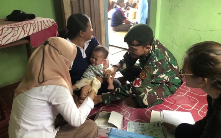 Posyandu balita Satgas Yonarmed 10 Bradjamusti di desa Sering, Kabupaten Kapuas Hulu, Kalbar, Senin (17/7)